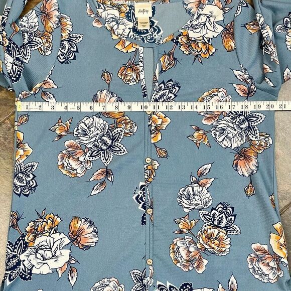 Daytrip Textured Floral Keyhole Long Sleeve Blouse Large - Picture 7 of 9